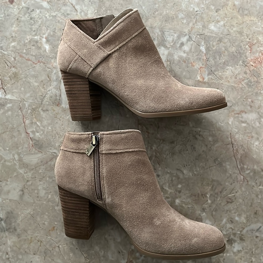 NWT Koolaburra by UGG heels W Amalea with Ortholite in size 9